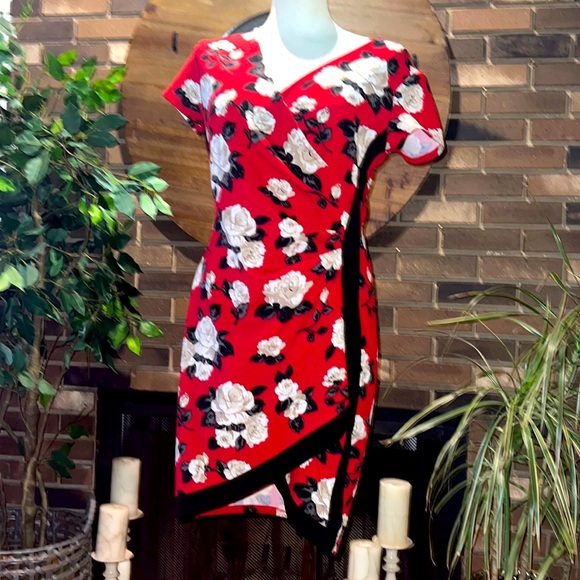 Almost Famous Dresses & Skirts - Floral Cap Sleeve V Neck Short Sheath Dress!❤️🍍🍍🍍